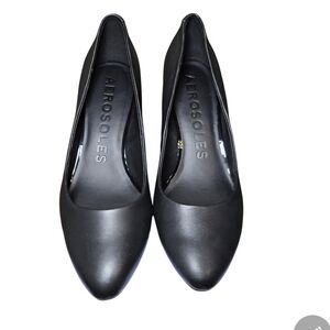 New-Aerosoles Women's Black Leather Heels Size 9.5 Wide